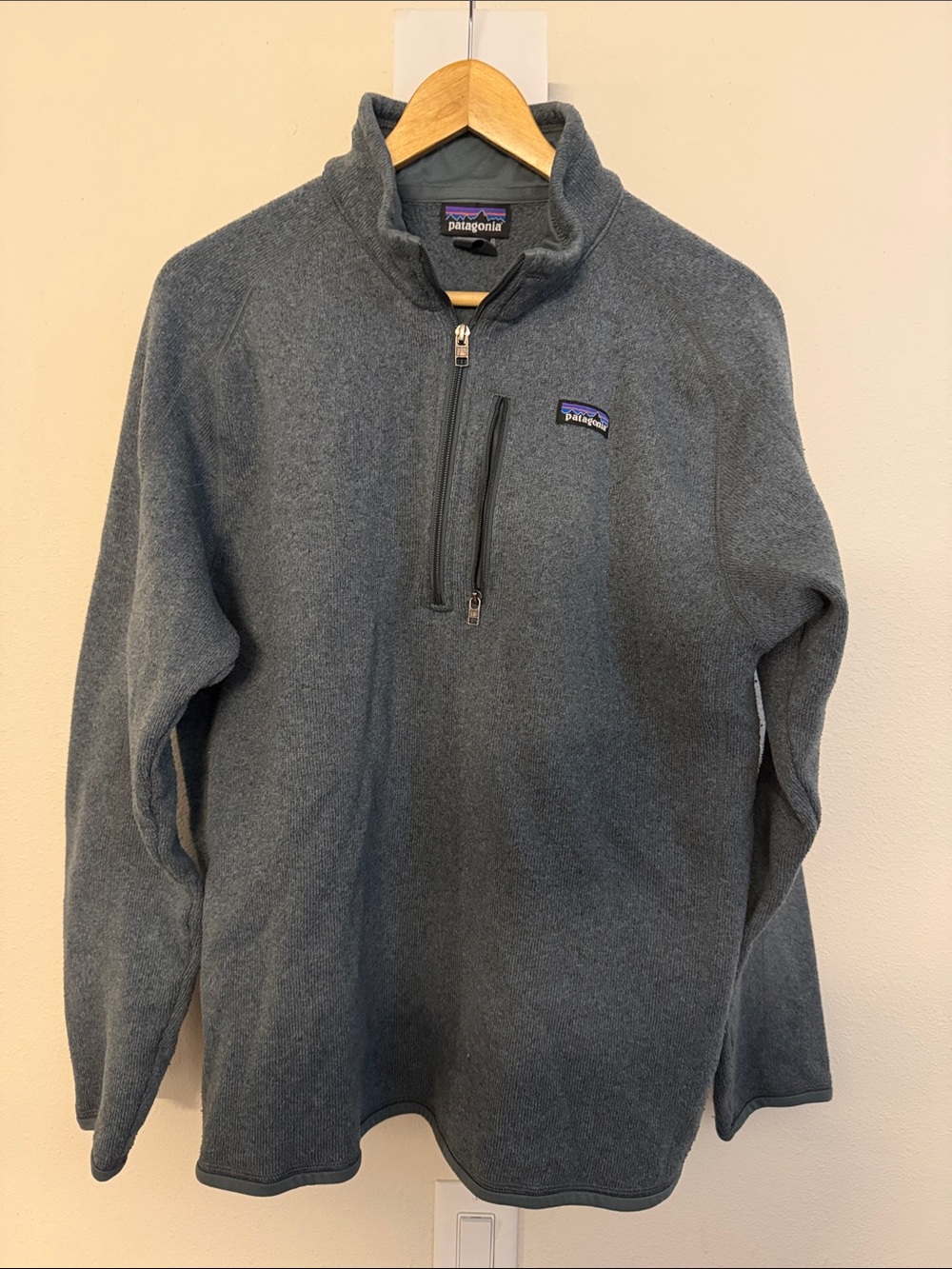 Patagonia Men’s Charcoal Gray Half-Zip Fleece Pullover B14